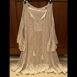 Large cold shoulder Mini dress in off white/ gray flower print